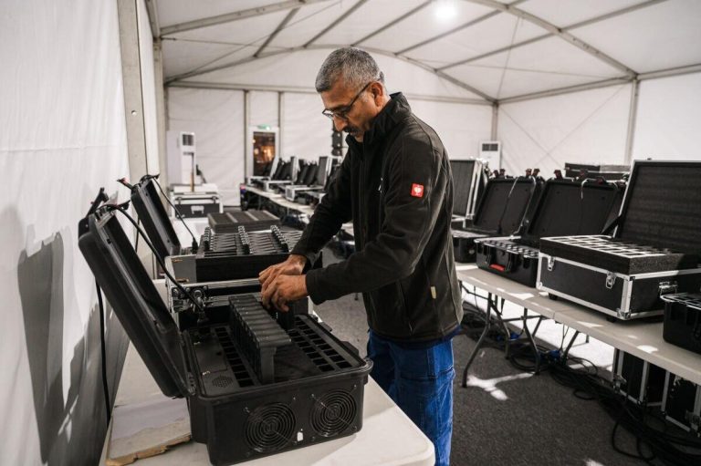 بلند شدن هزاران پهپاد از امارات + تصویر