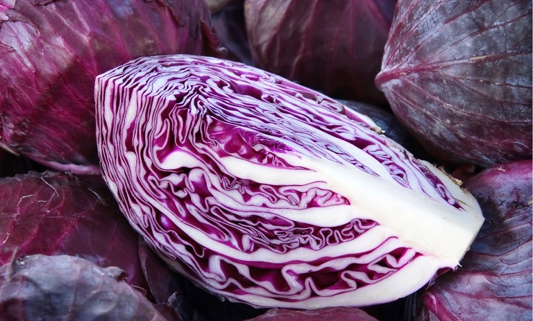 18 خاصیت شگفت‌انگیز کلم قرمز + بهترین زمان مصرف