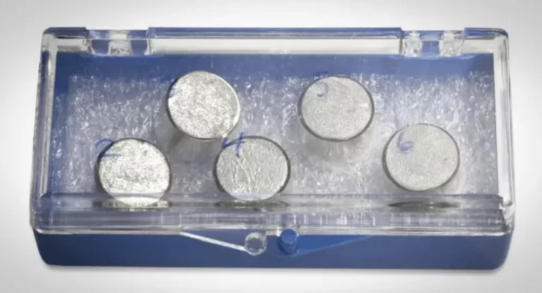 ناسا با بزرگ‌ترین چالش ساخت خانه در ماه دست و پنجه نرم می‌کند: گرد و غبار!