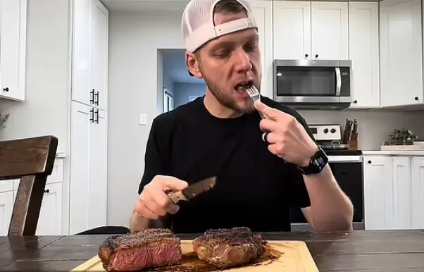 این مرد به مدت یک سال فقط گوشت قرمز خورد و نتایج رژیمش شگفت انگیز بود