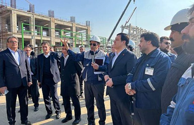 پایگاه خبری تحلیلی اخباربانک – بازدید مدیرعامل بانک ملت از شرکت های پالایش نفت و پتروشیمی تبریز