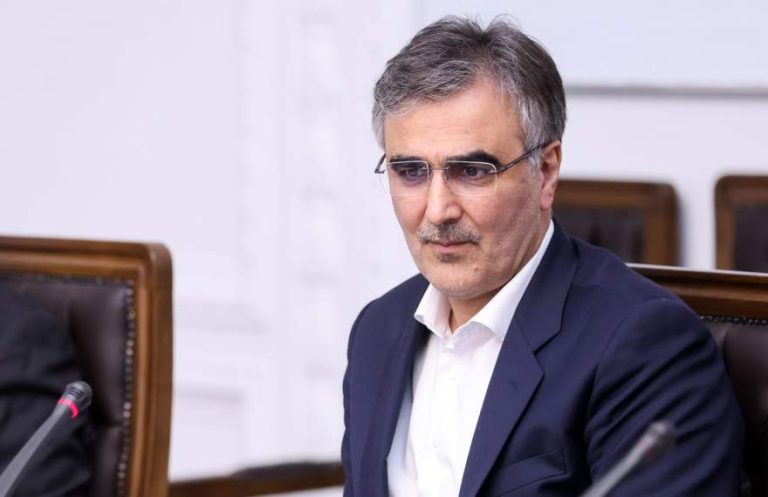 پایگاه خبری تحلیلی اخباربانک – بن‌بستِ فرزین، به یاد «جمشید بسم‌الله»