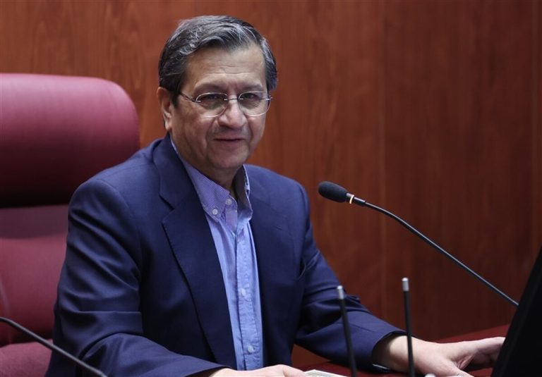 طرح سوال از همتی درباره افزایش قیمت دلار کلید خورد