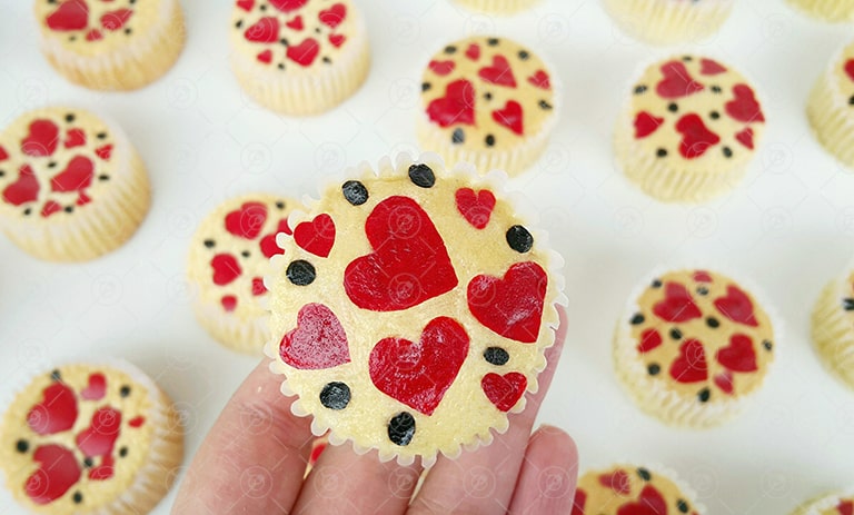 طرز تهیه کاپ کیک با طرح قلب؛ سورپرایز جذاب ولنتاین