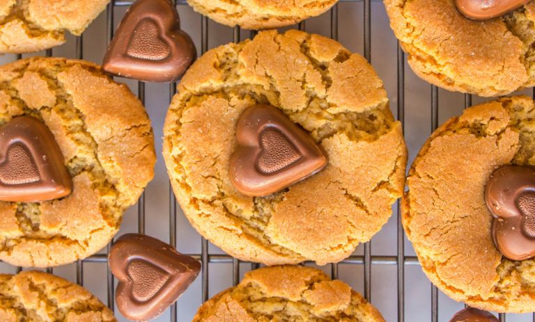 طرز تهیه کوکی بادام زمینی برای ولنتاین