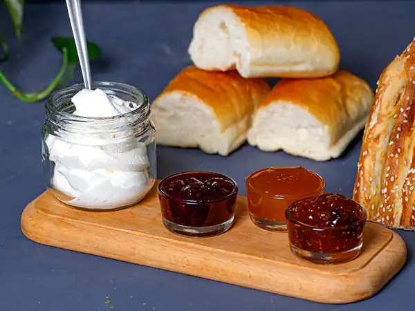 تعبیر خواب خامه خوردن برای زن متاهل و باردار و دختر مجرد از روانشناسی