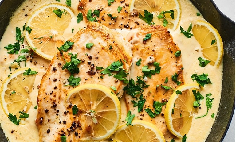 طرز تهیه فیله مرغ با سس سیر+ نکات خوشمزه‌تر شدن