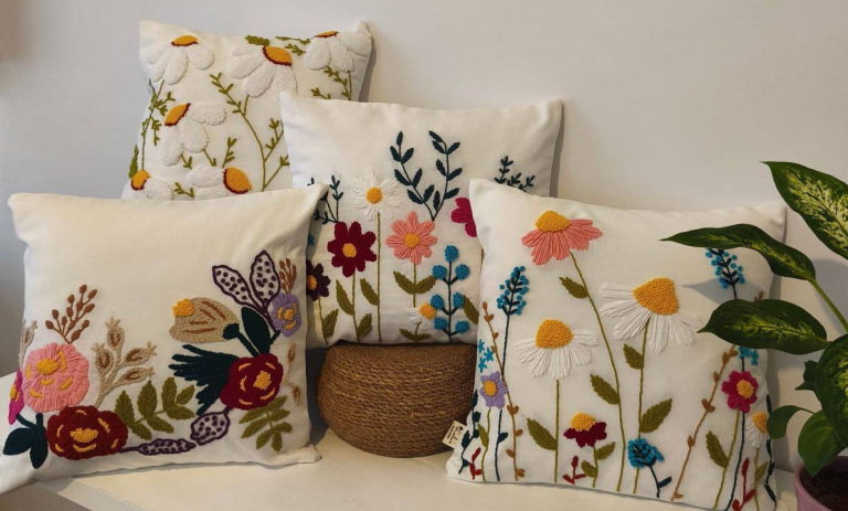 تکه ‌دوزی روی بالش؛ ترکیب رنگ‌ها و پارچه‌ها برای طراحی خاص