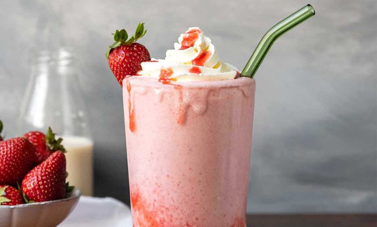 طرز تهیه فراپه شکلات و توت‌ فرنگی؛ مناسب دورهمی‌های دوستانه