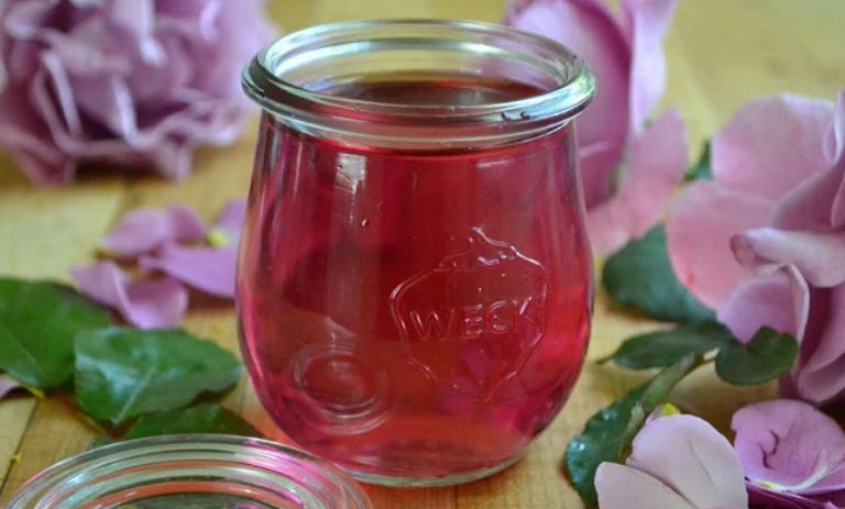 طرز تهیه شربت گل قند؛ سنتی و خوشمزه