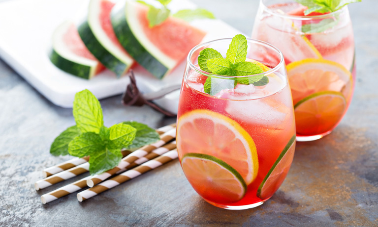 طرز تهیه پانچ هندوانه؛ نوشیدنی مجلسی مهمانی‌ها