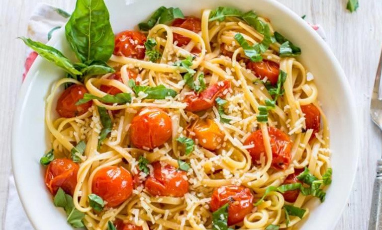 طرز تهیه پاستا گوجه و سیر برای عاشقان غذاهای ساده