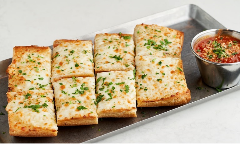 طرز تهیه نان سیر پنیری؛ خوشمزه و آسان