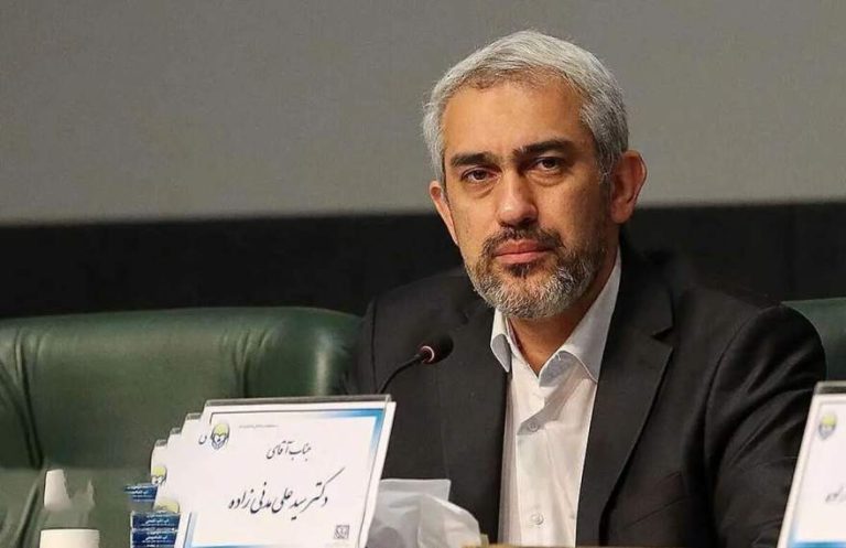 پایگاه خبری تحلیلی اخباربانک – بانک های کوچک متخلف باید منحل و بانک‌های بزرگ باید وارد فرایند گزیر شوند