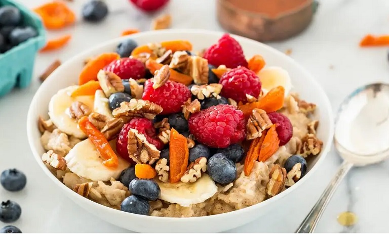 طرز تهیه اوتمیل برای صبحانه یا میان وعده+ کالری