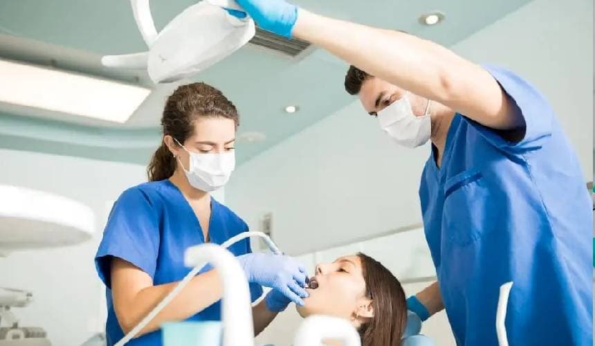 بررسی رقبا و میزان اشباع بازار