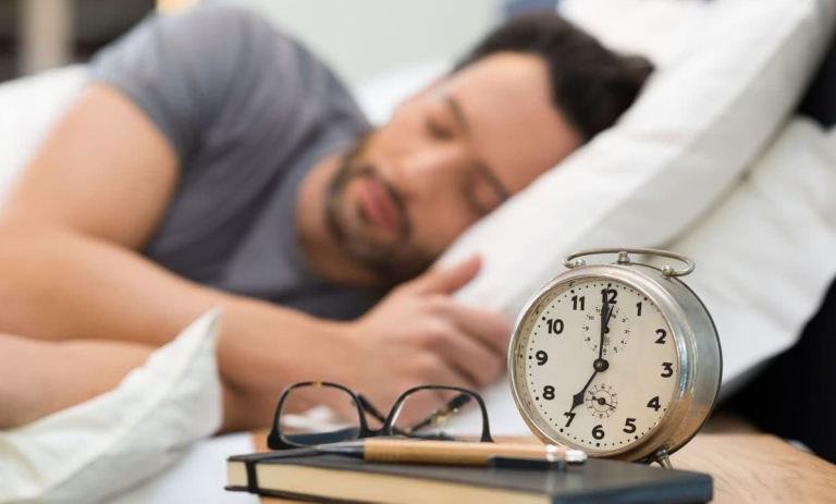 راهکارهای تنظیم خواب و تغذیه، زمانی که ساعت بدن به هم می‌ریزد