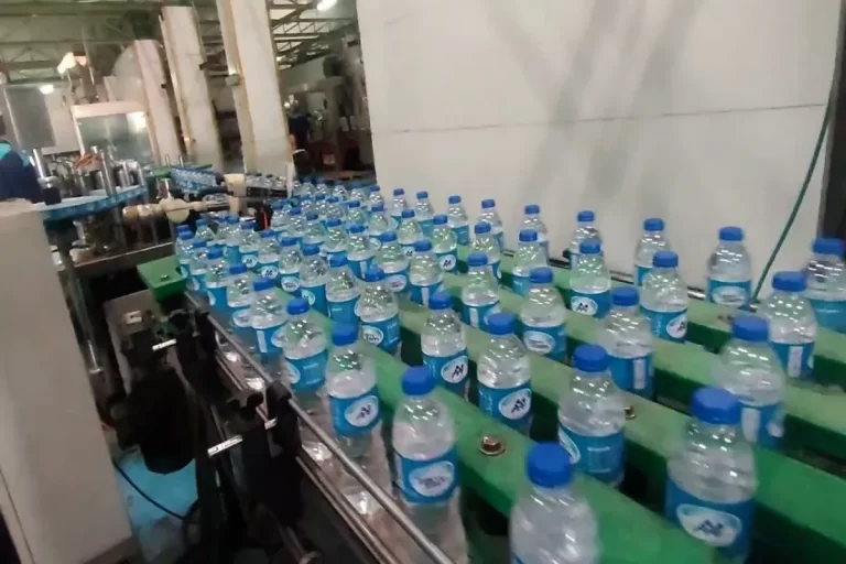 چراغ زمزم روشن ماند؛ تامین انبوه آب بسته بندی در جنگ 12 روزه – تجارت نیوز