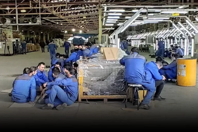 قطعی های مکرر برق به صنایع و صاحبان مشاغل آسیب رسانده /تداوم این وضعیت منجر به استفاده از ابزار نظارتی از سوی نمایندگان می شود