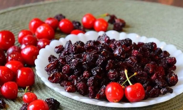 کالری آلبالو خشک چقدر است؟