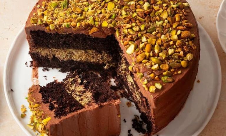 طرز تهیه کیک شکلات دبی؛ به روش اصیل با فوت‌وفن‌ ها