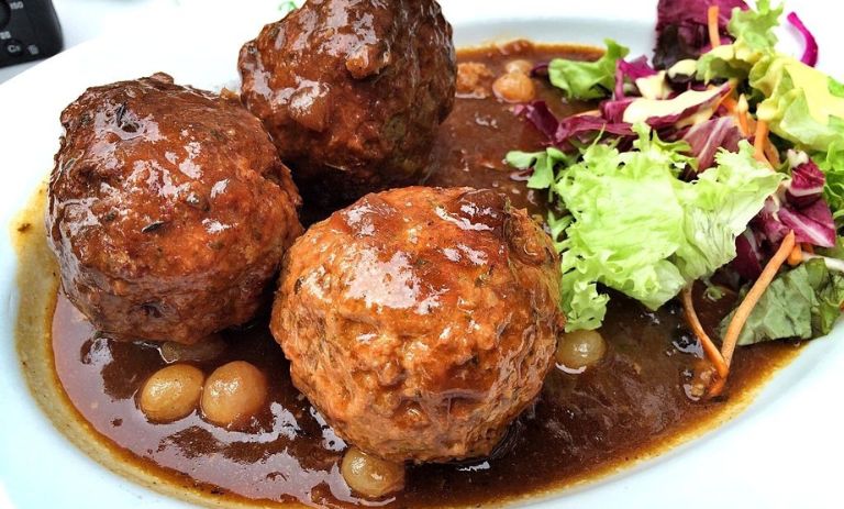 طرز تهیه کوفته آبغوره شیرازی؛ یک غذای محبوب برای مهمانی‌ها