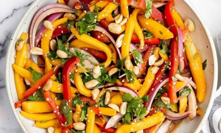 طرز تهیه سالاد انبه تایلندی؛ خوشمزه و ساده