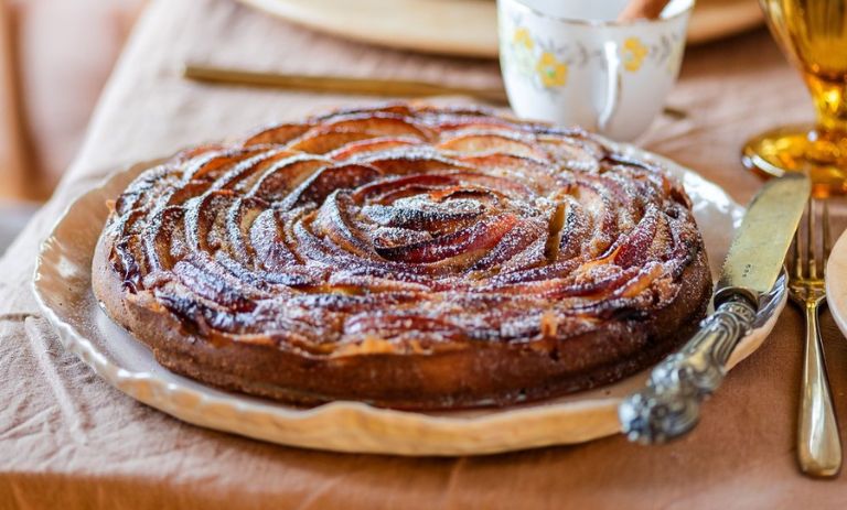 طرز تهیه کیک سیب و دارچین+ نکات خوشمزه‌تر شدن آن