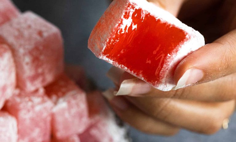 طرز تهیه لوکوم آلبالو؛ دسر خوشمزه و خانگی برای پذیرایی خاص