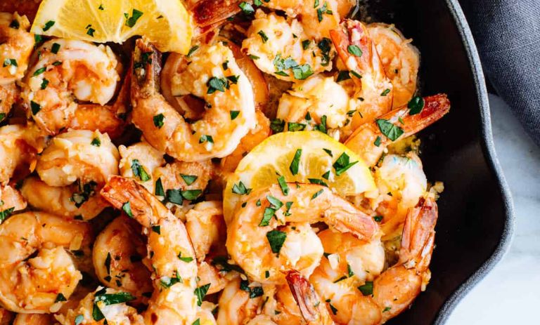 طرز تهیه میگو با سس سیر و لیمو