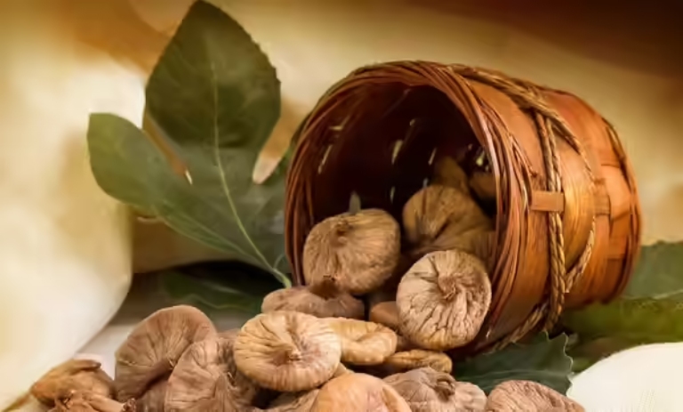 خواص شگفت‌انگیز آب انجیر خشک