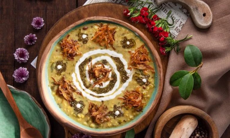 طرز تهیه آش گندم یزد (آش امام حسین)؛ آش نذری برای تعداد بالا