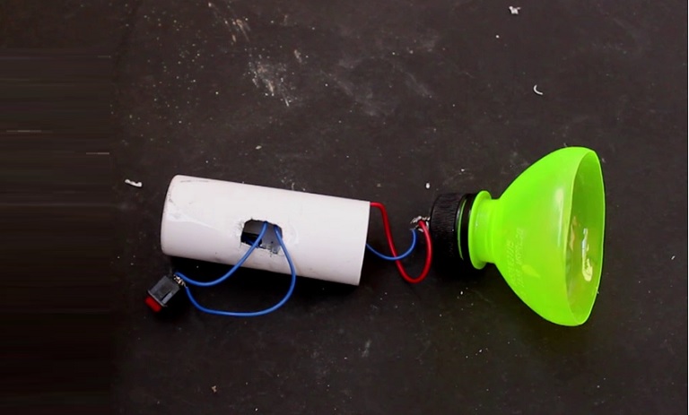 ترفند ساخت چراغ اضطراری با وسایل دورریختنی منزل