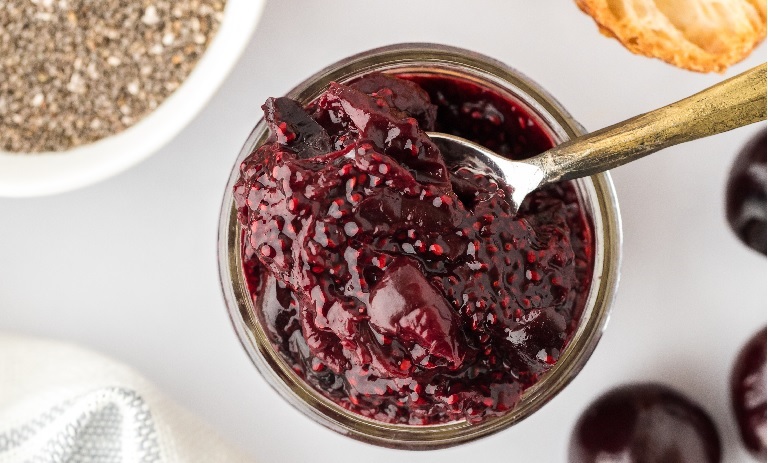 طرز تهیه مربا آلبالو رژیمی بدون شکر