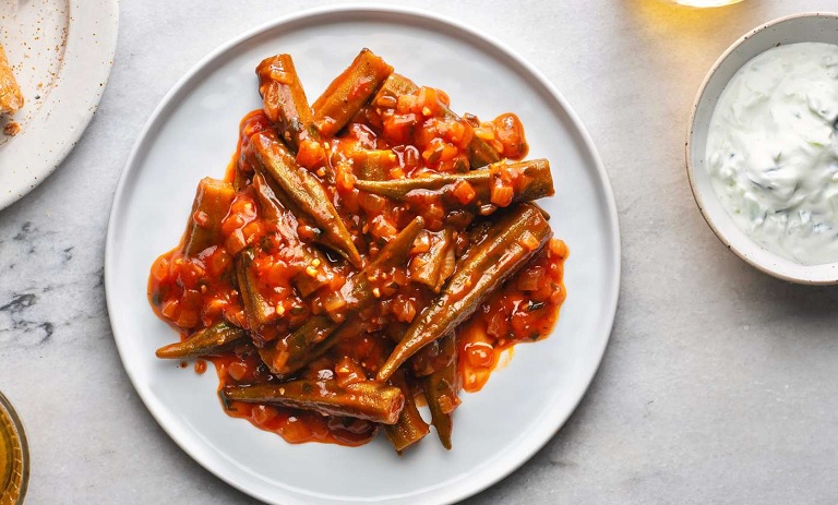 طرز تهیه دوپیازه بامیه؛ غذای خوشمزه و سریع