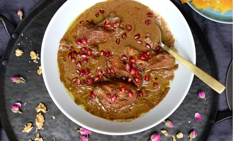 طرز تهیه فسنجان زردآلو+ نکات جا افتادن