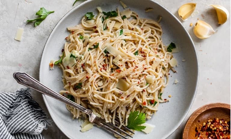 طرز تهیه پاستای سیر+ نکات و فوت‌وفن ها