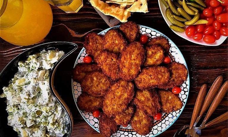 طرز تهیه کتلت لاهیجانی+ نکات و فوت‌و‌فن ها