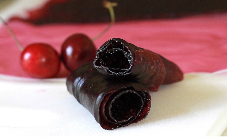 طرز تهیه لواشک آلبالو+ نکات زود خشک شدن و کپک نزدن