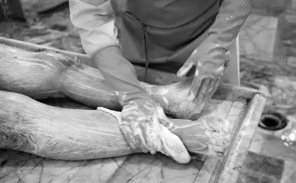 تعبیر خواب شستن برادر مرده برای زن متاهل و باردار و دختر مجرد از روانشناسی