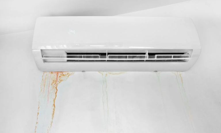 مشکل آب دادن کولر گازی؛ دلایل و روش‌های رفع آن