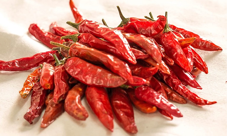 3 روش خشک كردن انواع فلفل در خانه+ نخ، فر و آفتاب