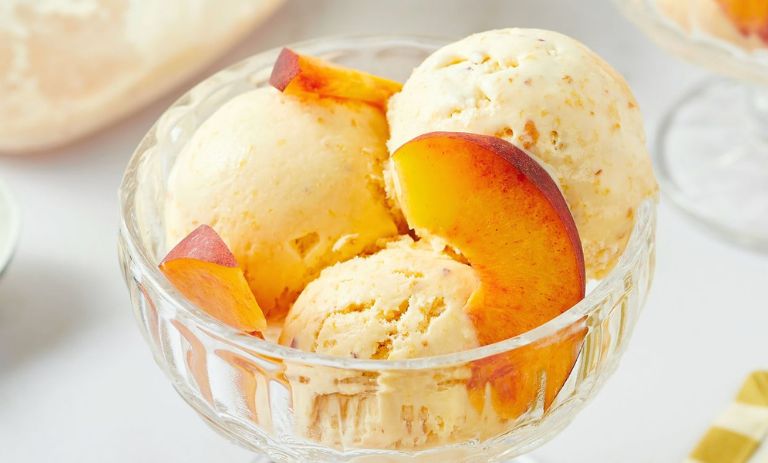 طرز تهیه بستنی هلو خانگی در طعم‌های مختلف