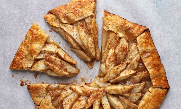 طرز تهیه پای گلابی؛ دسر خوشمزه و ساده