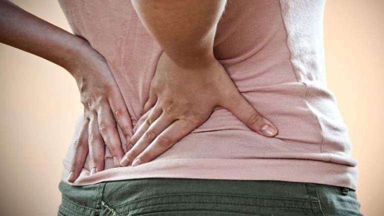 آیا کیست مویی باعث کمردرد می‌شود؟ چه باید کرد؟