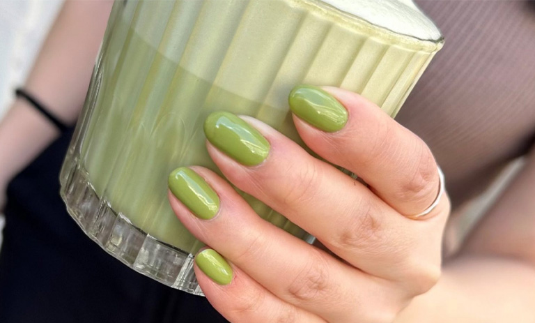 25 طراحی ناخن سبز ماچا؛ ترند تابستانی شیک