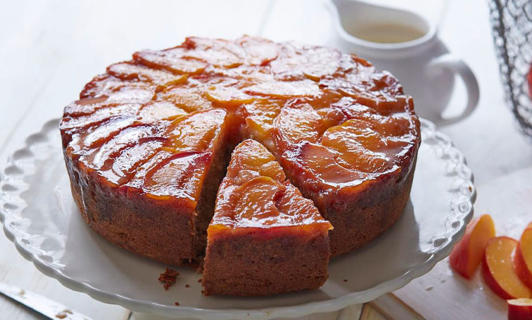 طرز تهیه کیک شلیل برای یک عصرانه تابستانی