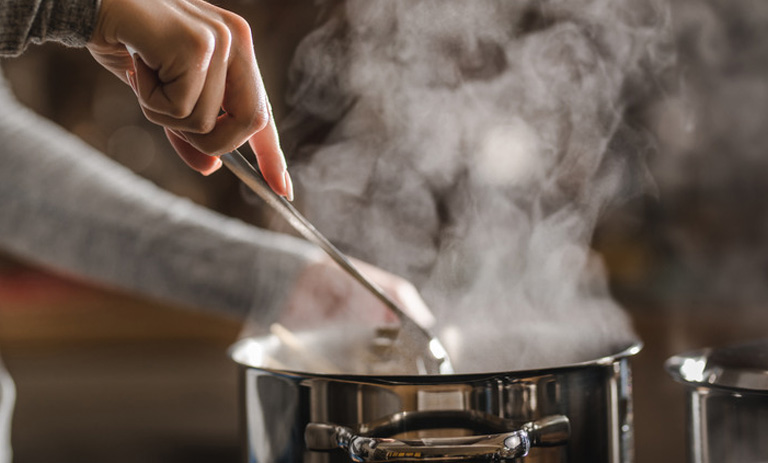 دلایل ته گرفتن سوپ و راه‌های جلوگیری از آن