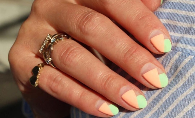 جدیدترین طراحی ناخن پاستلی شبرنگ برای تابستان 1404