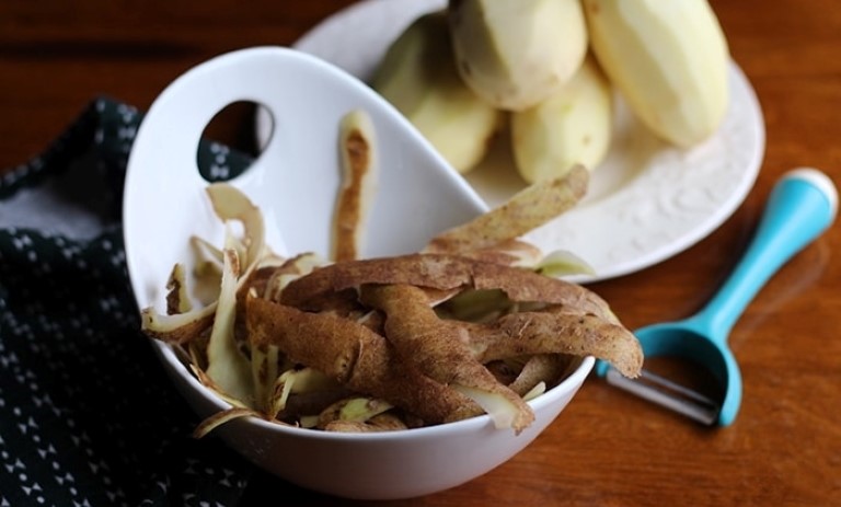 پوست سیب‌زمینی را دور نریزید؛ 15 کاربرد و خاصیت شگفت‌انگیز